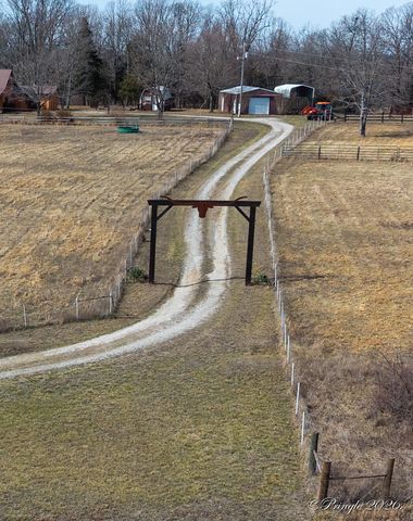 2158 Private Road 7380, Caulfield, MO 65626