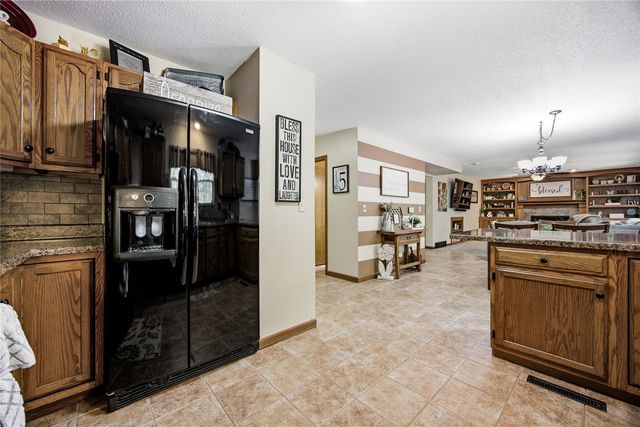 419 Rockvalley Drive SW, Cedar Rapids, IA 52404
