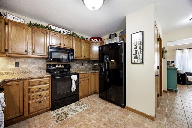 419 Rockvalley Drive SW, Cedar Rapids, IA 52404