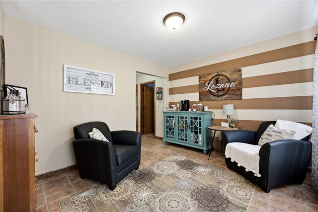 419 Rockvalley Drive SW, Cedar Rapids, IA 52404