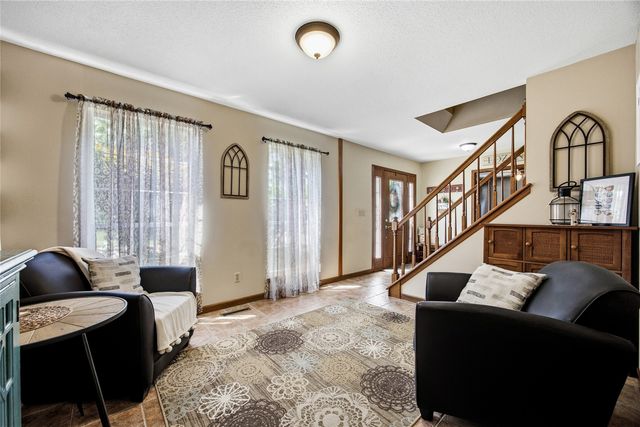 419 Rockvalley Drive SW, Cedar Rapids, IA 52404