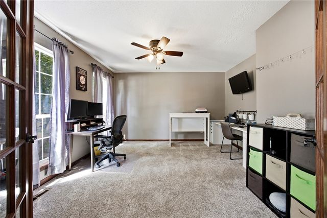 419 Rockvalley Drive SW, Cedar Rapids, IA 52404