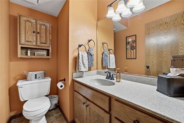 419 Rockvalley Drive SW, Cedar Rapids, IA 52404
