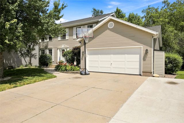419 Rockvalley Drive SW, Cedar Rapids, IA 52404