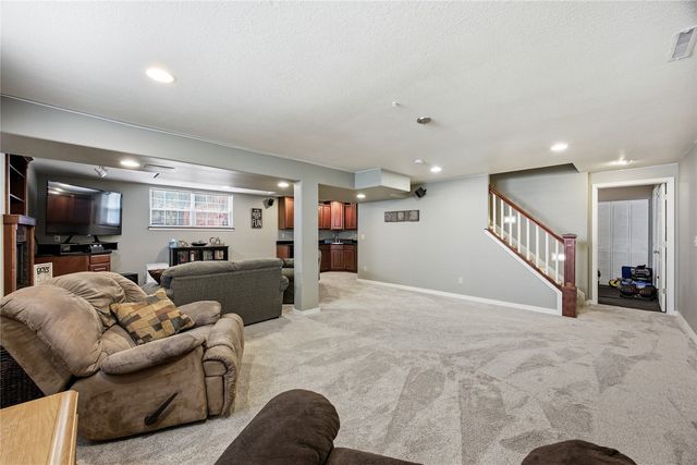 419 Rockvalley Drive SW, Cedar Rapids, IA 52404