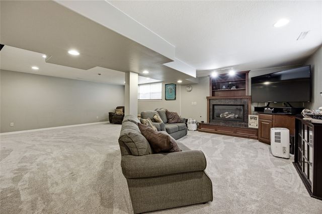 419 Rockvalley Drive SW, Cedar Rapids, IA 52404
