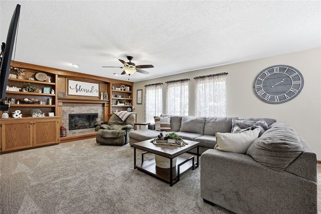 419 Rockvalley Drive SW, Cedar Rapids, IA 52404