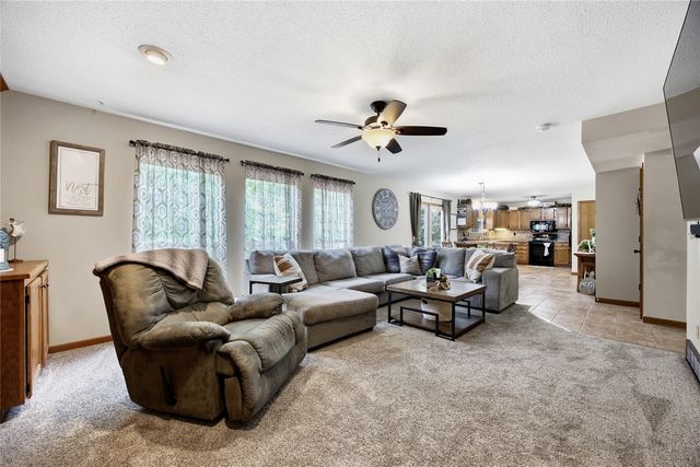 419 Rockvalley Drive SW, Cedar Rapids, IA 52404