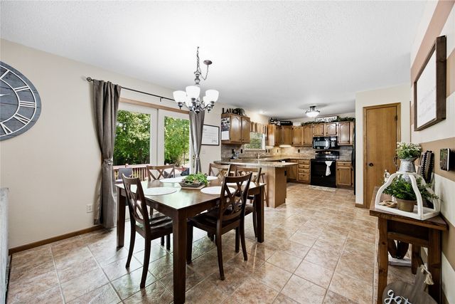 419 Rockvalley Drive SW, Cedar Rapids, IA 52404