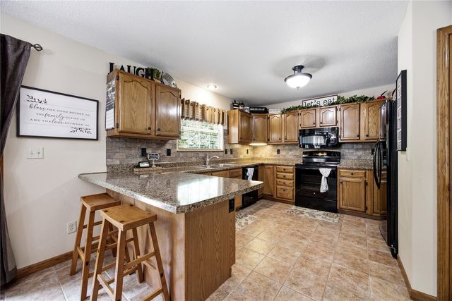 419 Rockvalley Drive SW, Cedar Rapids, IA 52404