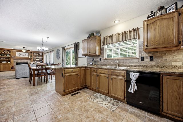 419 Rockvalley Drive SW, Cedar Rapids, IA 52404
