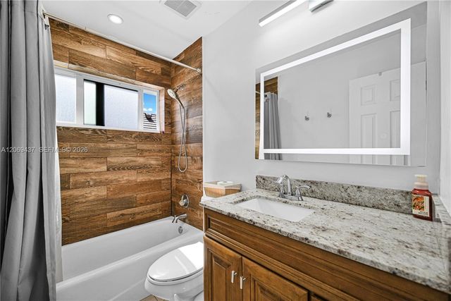 2710 NW 54th Street, Tamarac, FL 33309