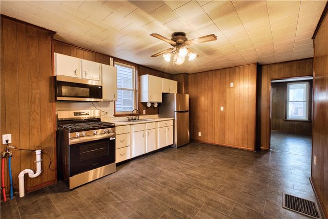 719 Crescent Ave, Ellwood City, PA 16117