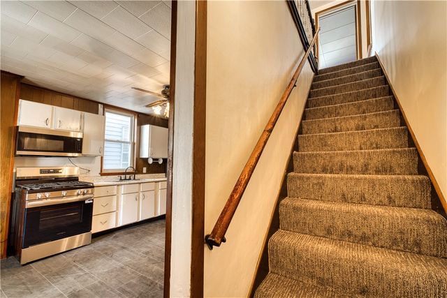 719 Crescent Ave, Ellwood City, PA 16117