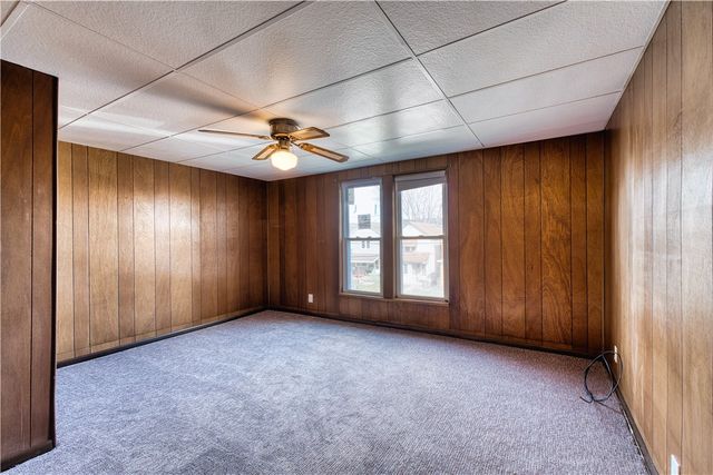 719 Crescent Ave, Ellwood City, PA 16117