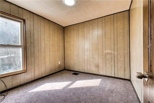 719 Crescent Ave, Ellwood City, PA 16117