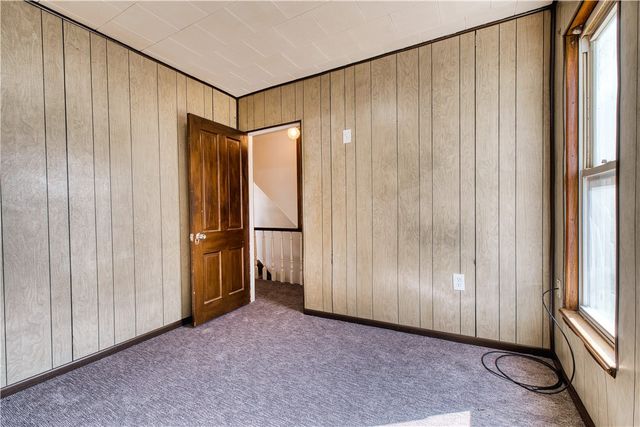 719 Crescent Ave, Ellwood City, PA 16117