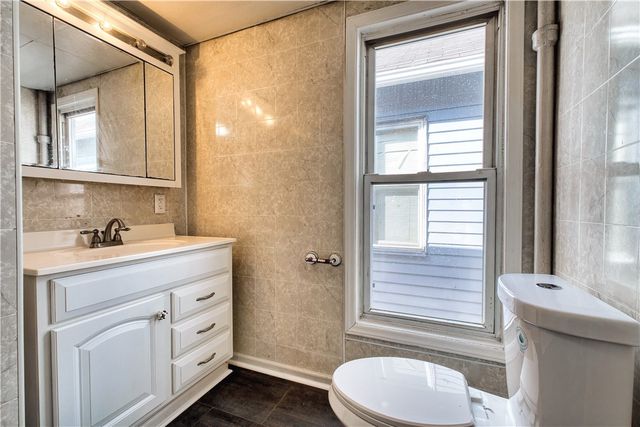 719 Crescent Ave, Ellwood City, PA 16117