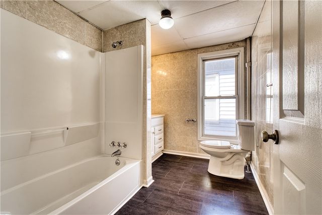 719 Crescent Ave, Ellwood City, PA 16117