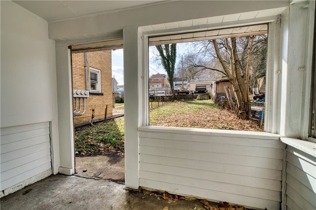 719 Crescent Ave, Ellwood City, PA 16117