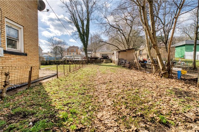 719 Crescent Ave, Ellwood City, PA 16117