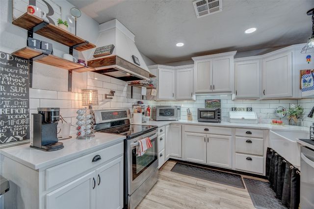 1612 NE 5th Street, Moore, OK 73160