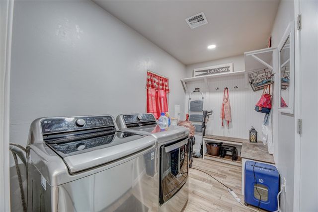 1612 NE 5th Street, Moore, OK 73160