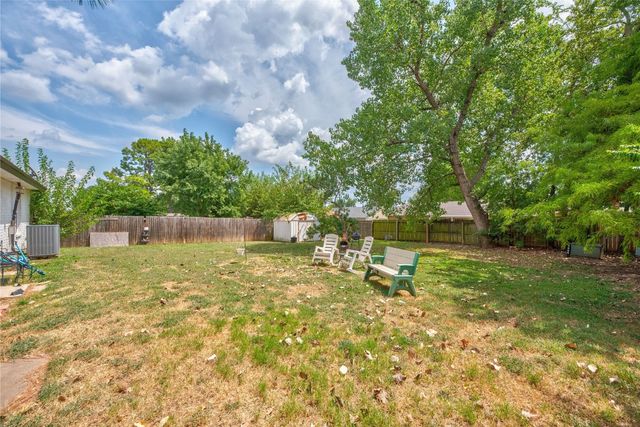 1612 NE 5th Street, Moore, OK 73160