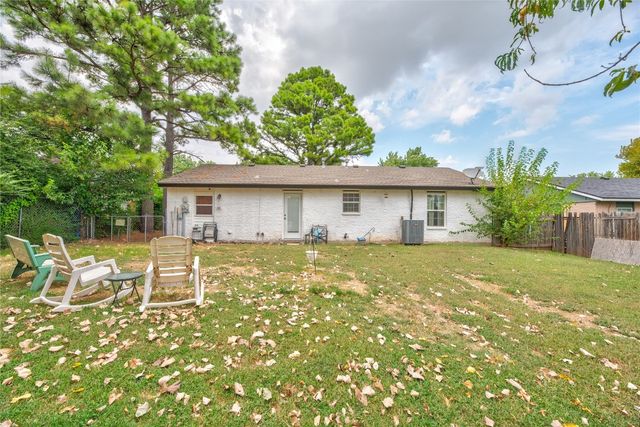 1612 NE 5th Street, Moore, OK 73160