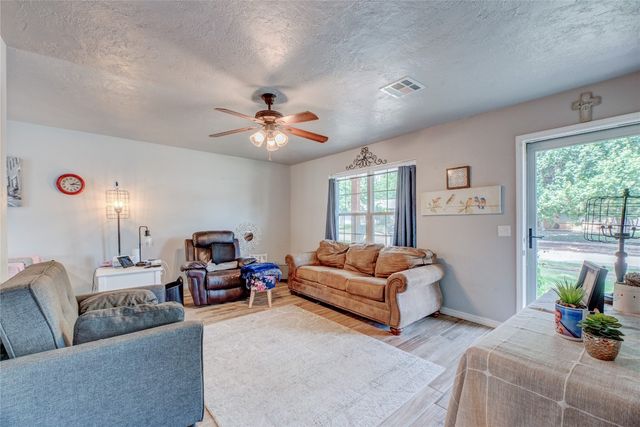 1612 NE 5th Street, Moore, OK 73160