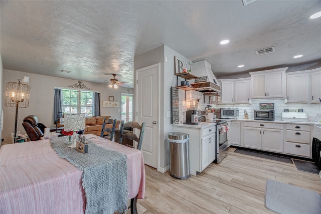 1612 NE 5th Street, Moore, OK 73160