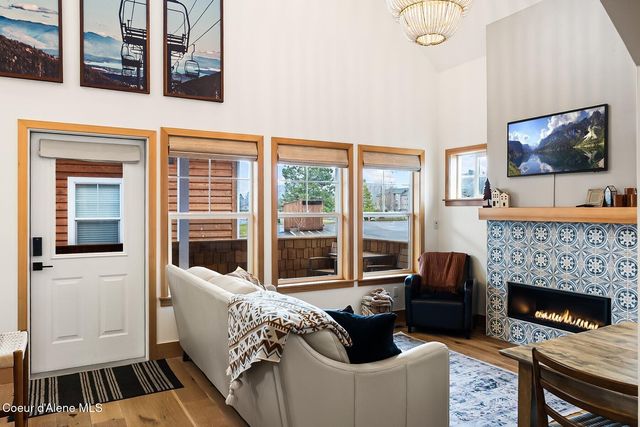 20 Hitchcock Dr, Dover, ID 83825