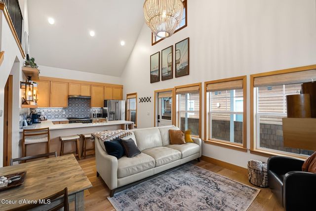 20 Hitchcock Dr, Dover, ID 83825