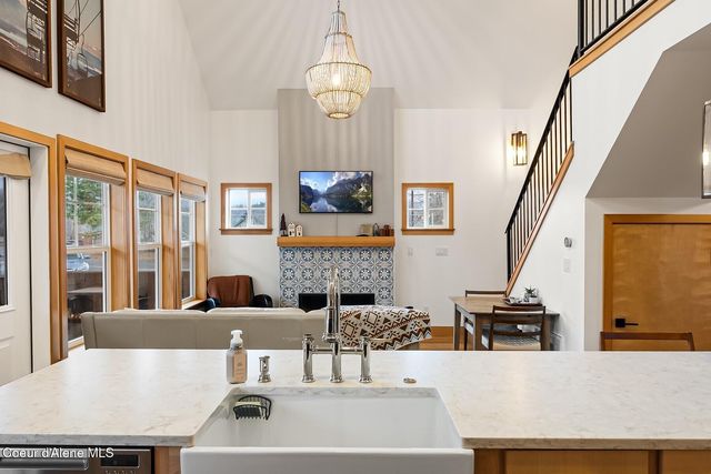 20 Hitchcock Dr, Dover, ID 83825