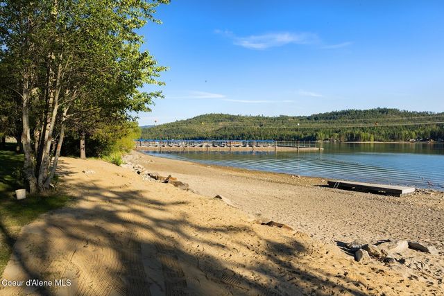 20 Hitchcock Dr, Dover, ID 83825