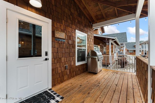 20 Hitchcock Dr, Dover, ID 83825