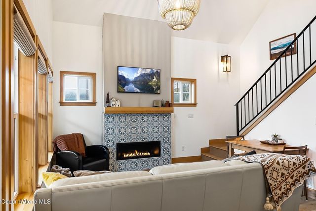 20 Hitchcock Dr, Dover, ID 83825