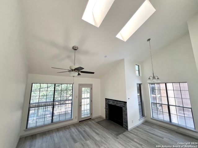 8611 Datapoint Dr Apt 10, San Antonio, TX 78229