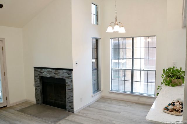 8611 Datapoint Dr Apt 10, San Antonio, TX 78229