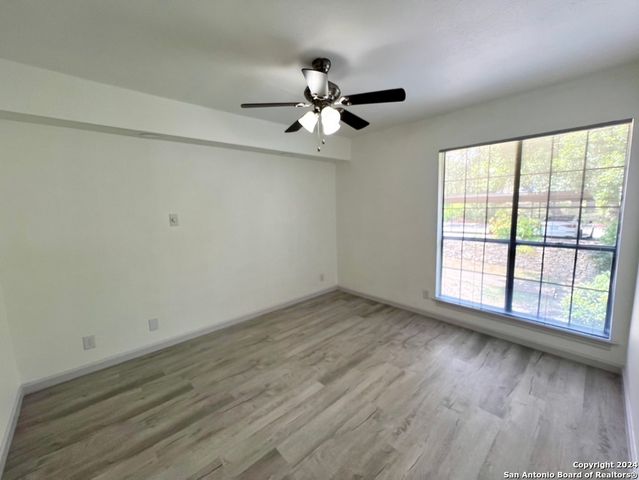 8611 Datapoint Dr Apt 10, San Antonio, TX 78229