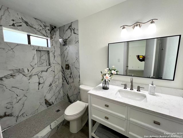 8611 Datapoint Dr Apt 10, San Antonio, TX 78229