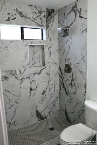 8611 Datapoint Dr Apt 10, San Antonio, TX 78229