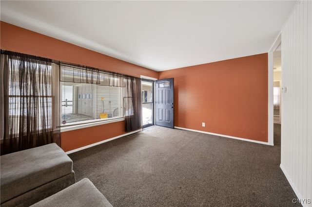 5621 West Genesee Street, Camillus, NY 13031