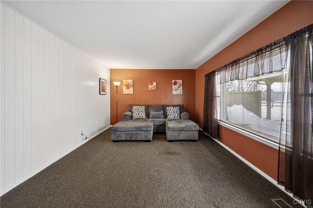 5621 West Genesee Street, Camillus, NY 13031