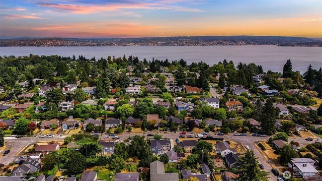 5717 59th Avenue NE, Seattle, WA 98105