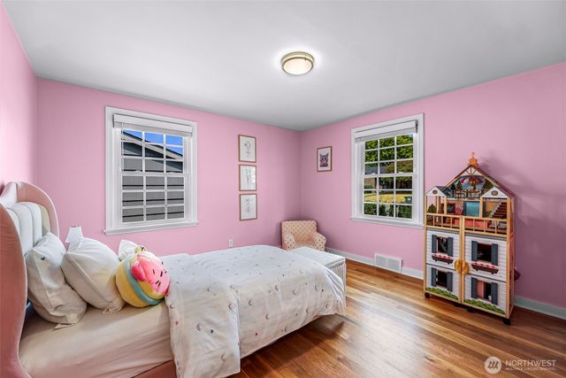 5717 59th Avenue NE, Seattle, WA 98105