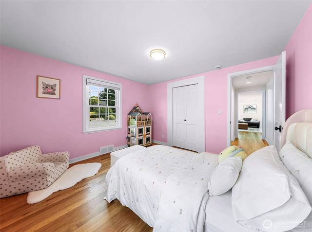 5717 59th Avenue NE, Seattle, WA 98105