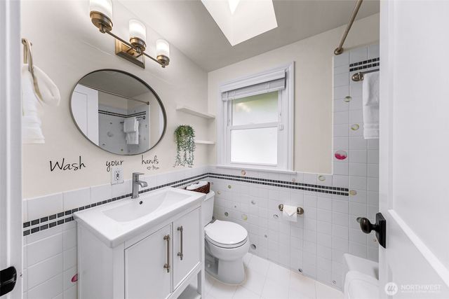 5717 59th Avenue NE, Seattle, WA 98105