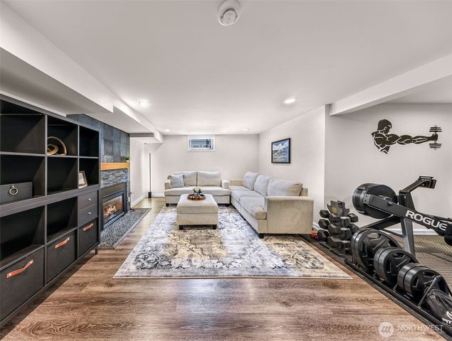 5717 59th Avenue NE, Seattle, WA 98105