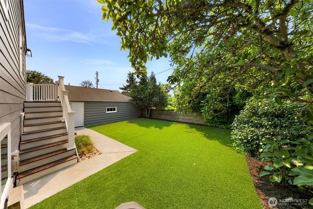 5717 59th Avenue NE, Seattle, WA 98105